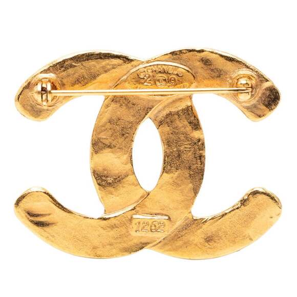 CHANEL Vintage Gold Logo Brooch - Picture 2 of 5